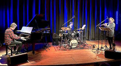 Review: Anna Webber’s Simple Trio Mi 12. 10. 2022 auf jazzcity.de