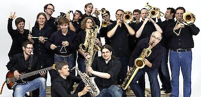 Ankündigungsmotiv für die Veranstaltung FH-Big Band „A Big Story”