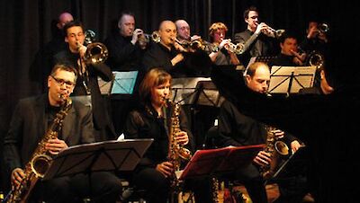 Ankündigungsmotiv für die Veranstaltung Big Band der Clara Schumann Musikschule feat. DJ Clear