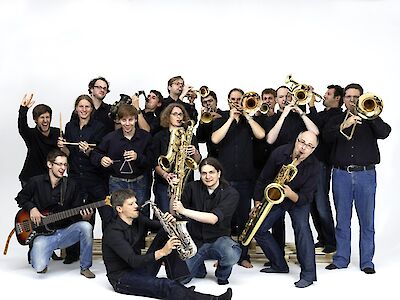 Ankündigungsmotiv für die Veranstaltung HS Düsseldorf Big Band (FH Big Band)